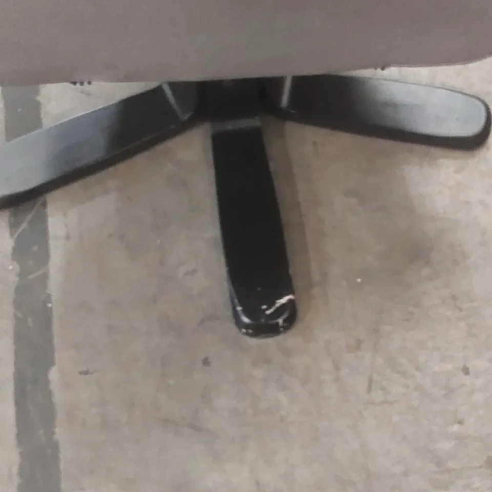 QUALITY DESIGNER FABRIC UPHOLSTERED SWIVEL ARMCHAIR WITH FOOTREST 