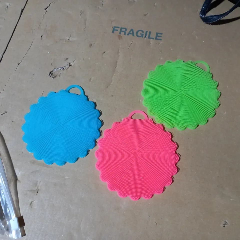 SET OF SILICONE SCRUBBERS 