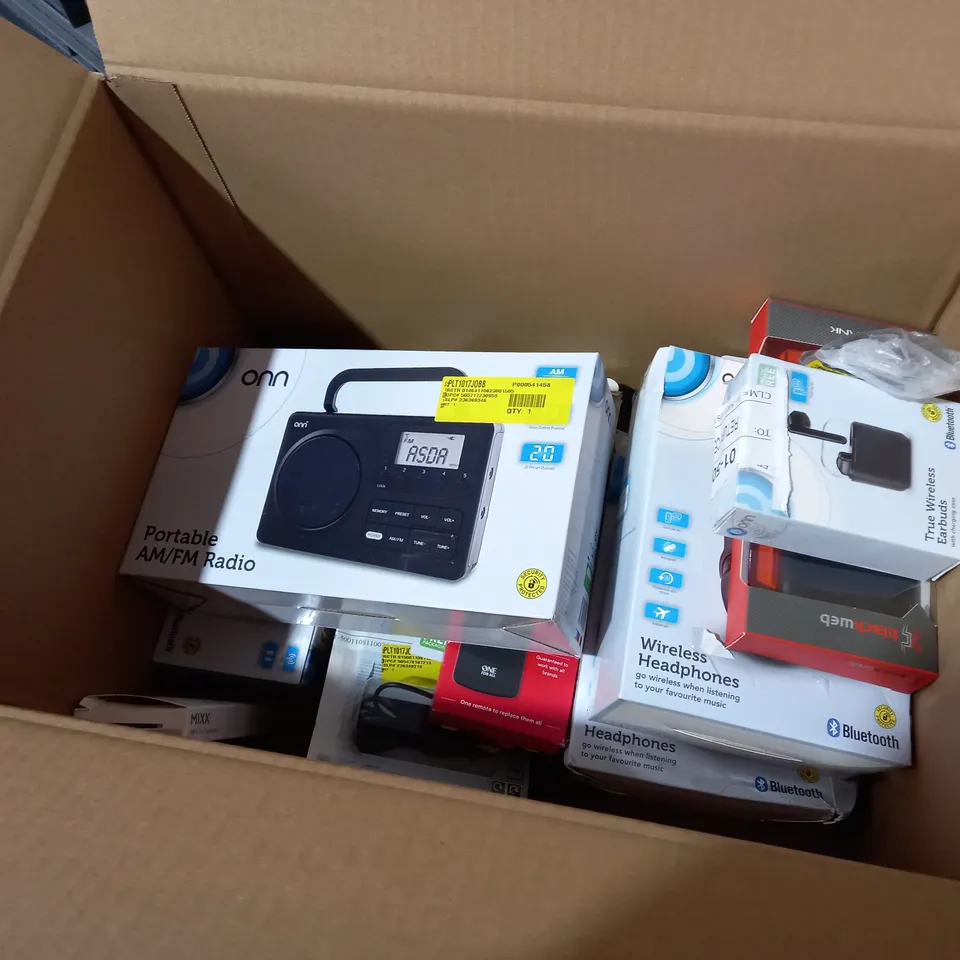LOT OF ASSORTED ITEMS TO INCLUDE BLACKWEB POWER BANK, ONE FOR ALL UNIVERSAL REMOTE, ONN WIRELESS HEADPHONES, ONN TRUE WIRELESS EARBUDS, ONN AM/FM RADIO, ETC