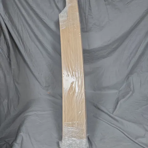 APPROXIMATELY 8 WOODEN SLATS OF DIFFERENT SIZES