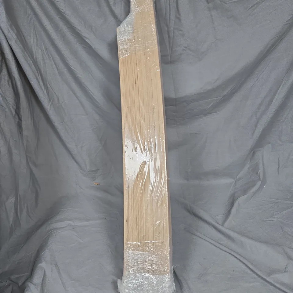 APPROXIMATELY 8 WOODEN SLATS OF DIFFERENT SIZES