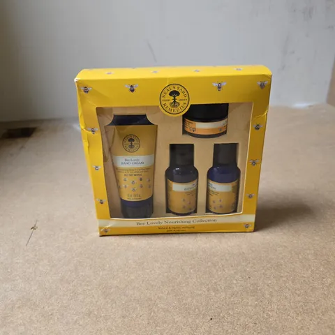 NEAL'S YARD REMEDIES BEE LOVELY NOURISHING COLLECTION β HAND CREAM SET