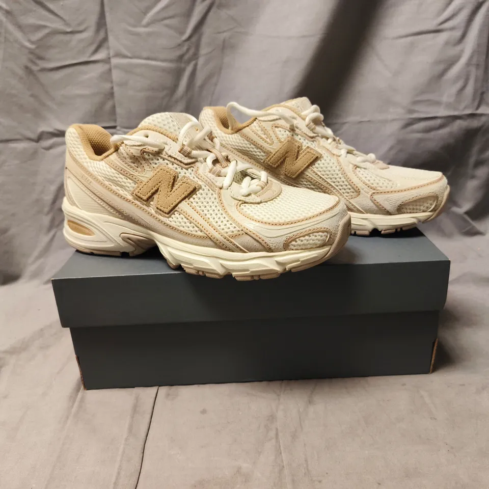 BOXED PAIR OF NEW BALANCE TRAINERS IN CREAM/TAN SIZE UK 5