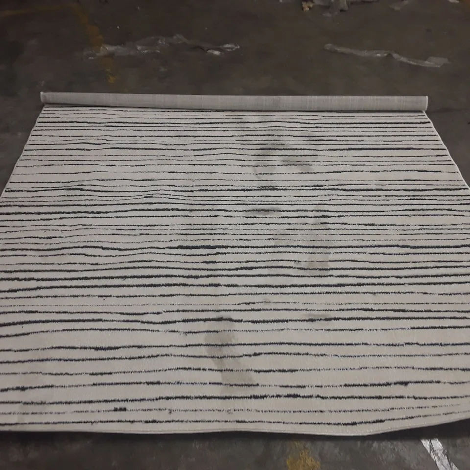 QUALITY DESIGNER AREA RUG 200X200CM APPROXIMATELY