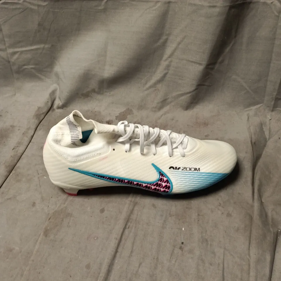 NIKE FLYKNIT AIR ZOOM FOOTBALL BOOTS - WHITE WITH TURQUOISE SOLE AND PINK ACCENTS SIZE UK 10