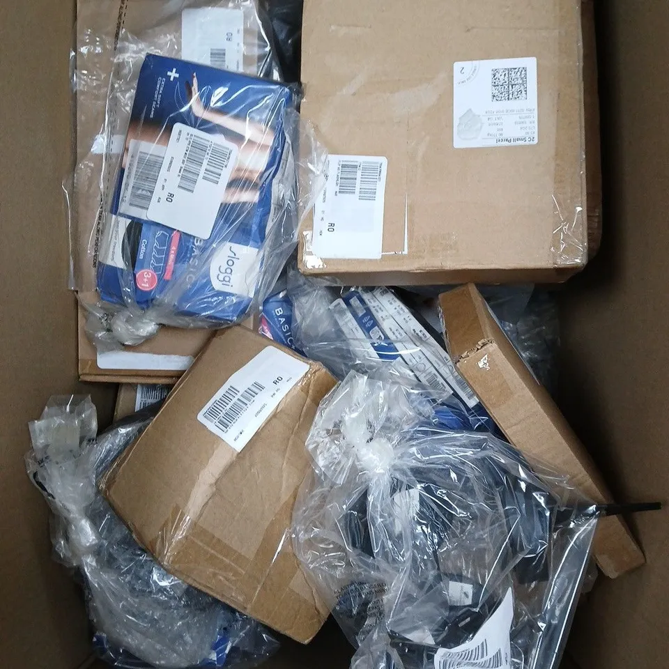 BOX OF APPROX 10 ASSORTED HOUSEHOLD ITEMS TO INCLUDE - SUNGLASSES - KITCHEN UTENSILS - GROOVZ EARBUDS - ETC