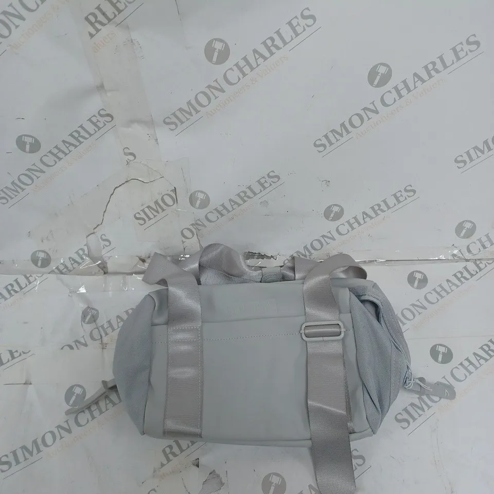 GYMSHARK BAG IN GREY