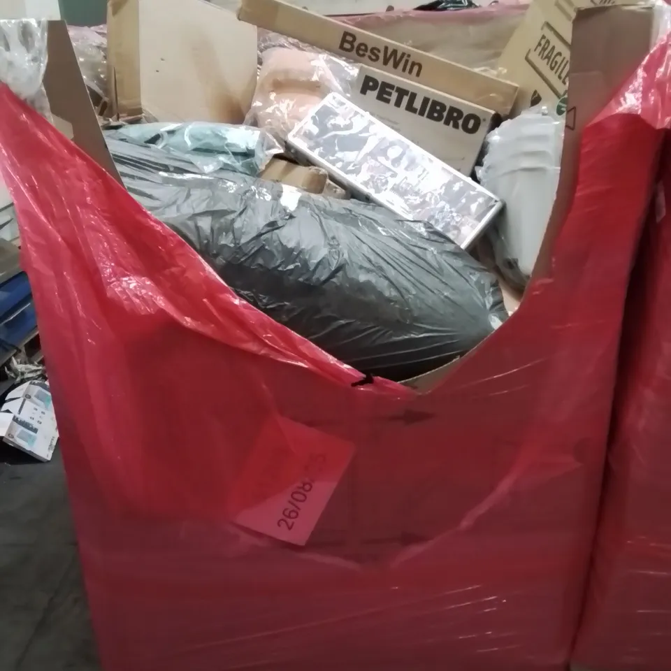 PALLET CONTAINING VARIOUS ASSORTED HOUSEHOLD ITEMS TO INCLUDE: LARGE GARDEN HOSE, POLAR WET FOOD FEEDER, POKER SET, AQUARIUM BULBS AND LOTS MORE UNMARKED BOXED ITEMS 