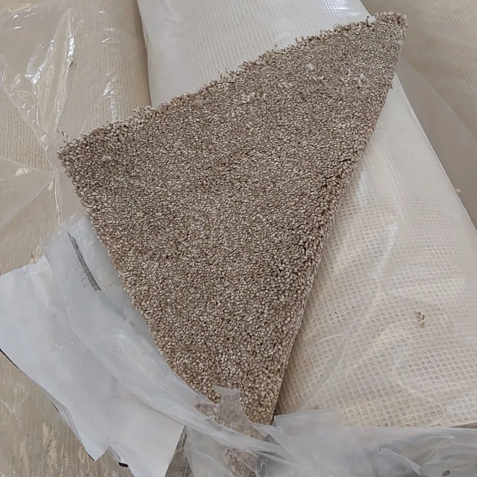 ROLL OF QUALITY HERITAGE EXQUISITE CARPET // SIZE: APPROX. 4 X 4.1m