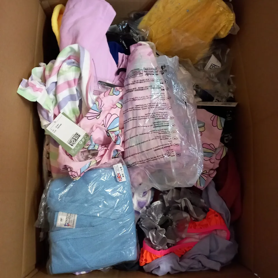 LARGE BOX OF ASSORTED KIDS CLOTHING ITEMS TO INCLUDE BAGS, BABY GROWS AND DRESSES