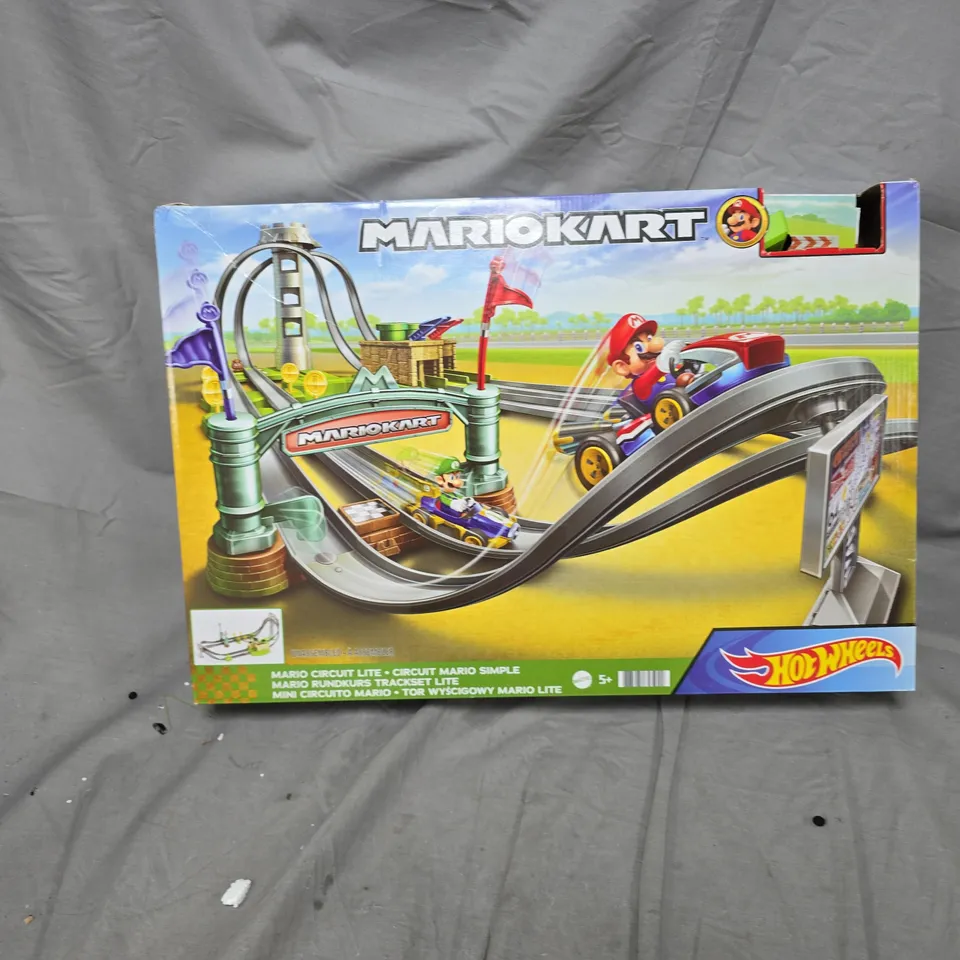 HOT WHEELS MARIO KART CIRCUIT TRACK SET – BOXED