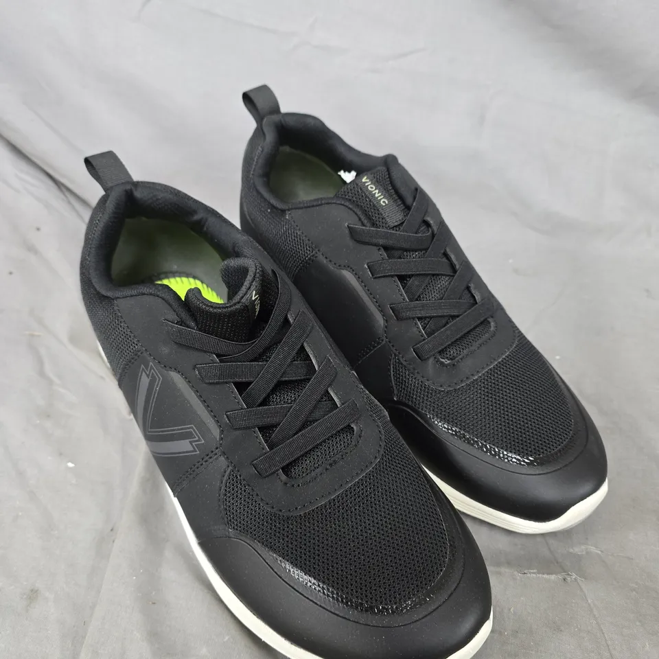 PAIR OF VIONIC AGILE SHAY II TRAINERS - 7