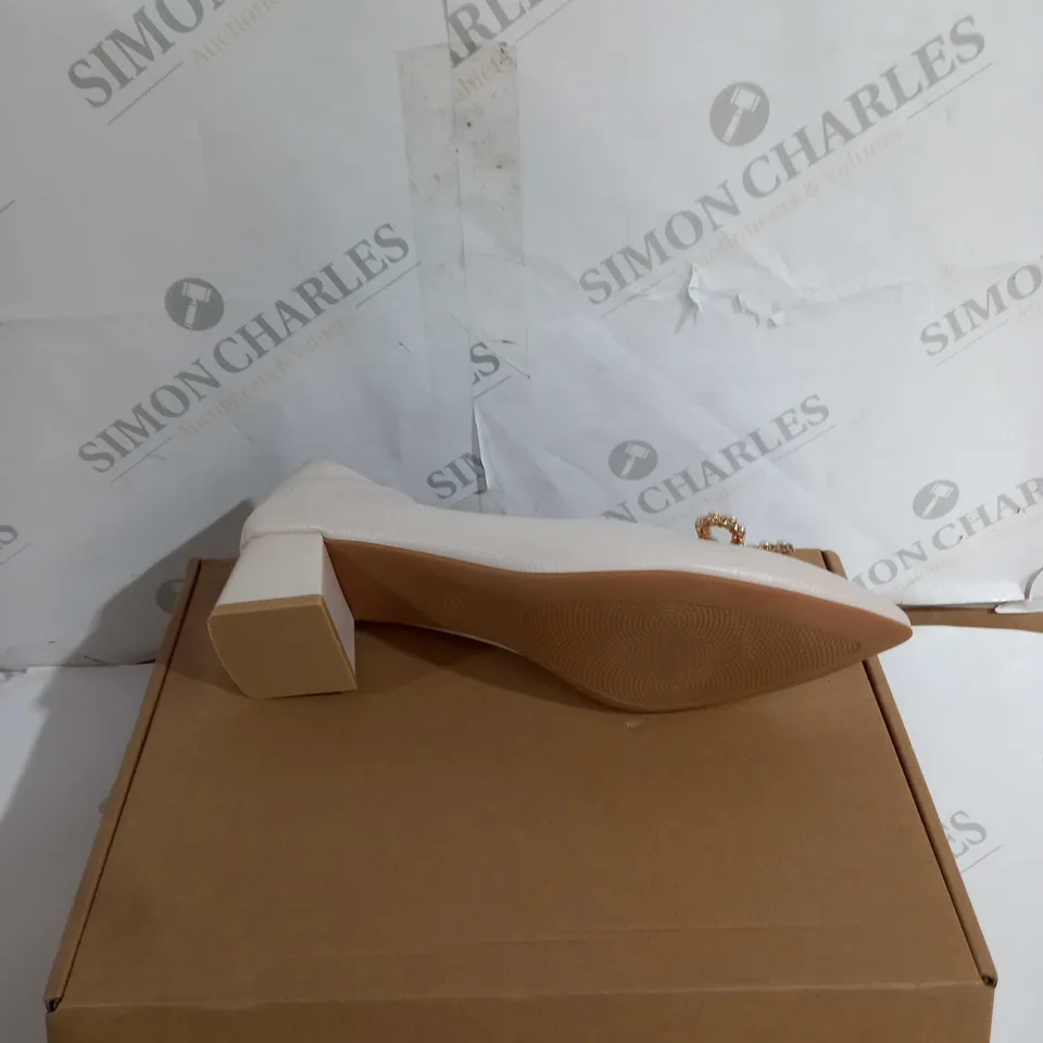 BOXED PAIR OF MIAOMINA BLOCK HEELS WITH BOW DECOR SIZE 40