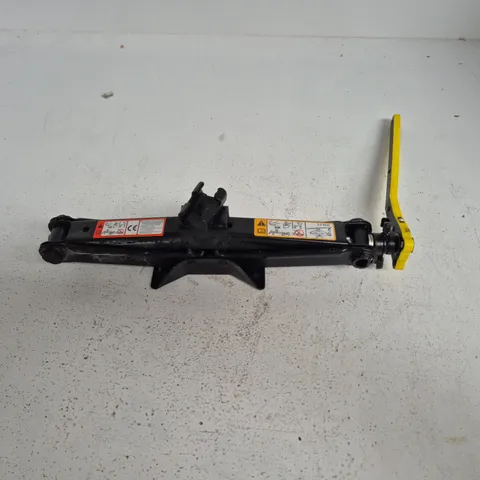 2-TONNE HYDRAULIC FLOOR JACK WITH YELLOW LEVER HANDLE