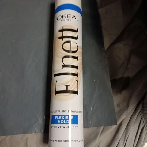 APPROXIMATELY 15 ASSORTED HEALTH AND BEAUTY ITEMS INCLUDING LOREAL HAIRSPRAY , VASELINE MATURE SKIN REJUVENATION AND RADOX STRESS RELIEF BATH SOAK 