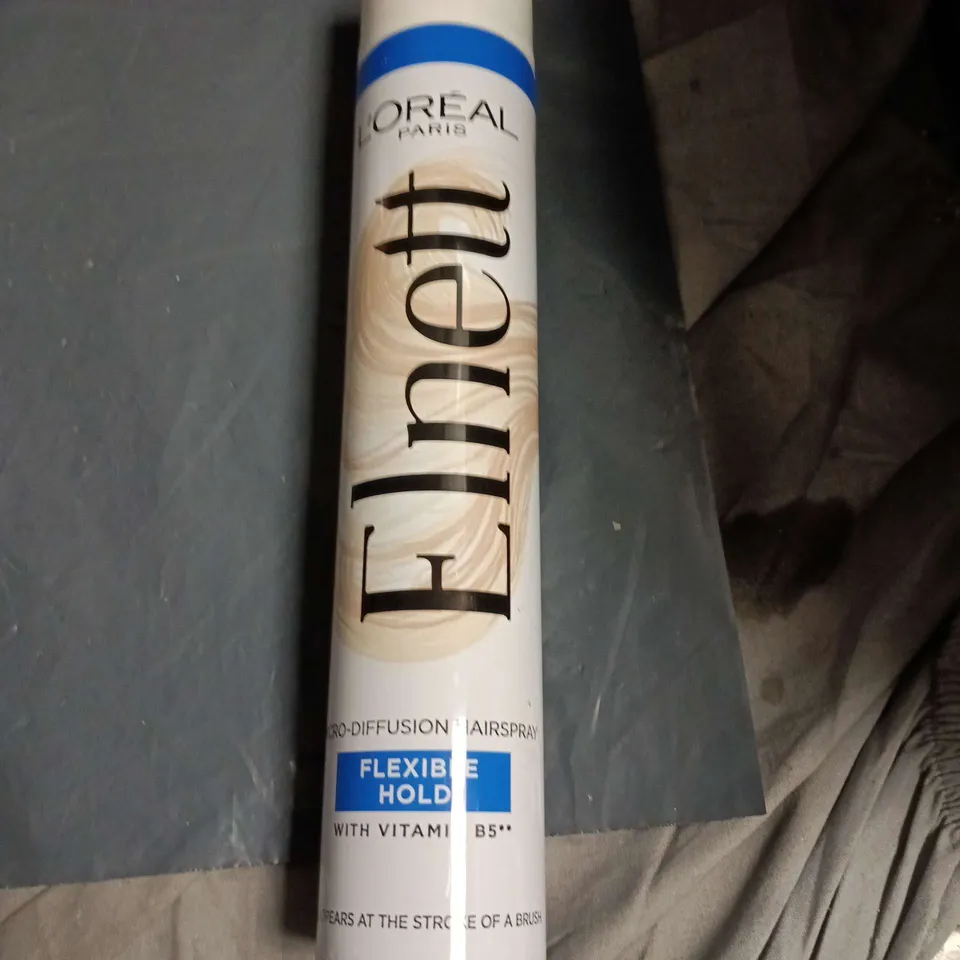 APPROXIMATELY 15 ASSORTED HEALTH AND BEAUTY ITEMS INCLUDING LOREAL HAIRSPRAY , VASELINE MATURE SKIN REJUVENATION AND RADOX STRESS RELIEF BATH SOAK 