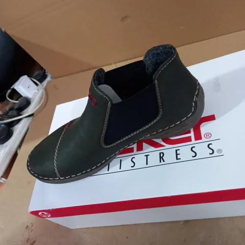 RIEKER CHELSEA BOOTS SIZE 4