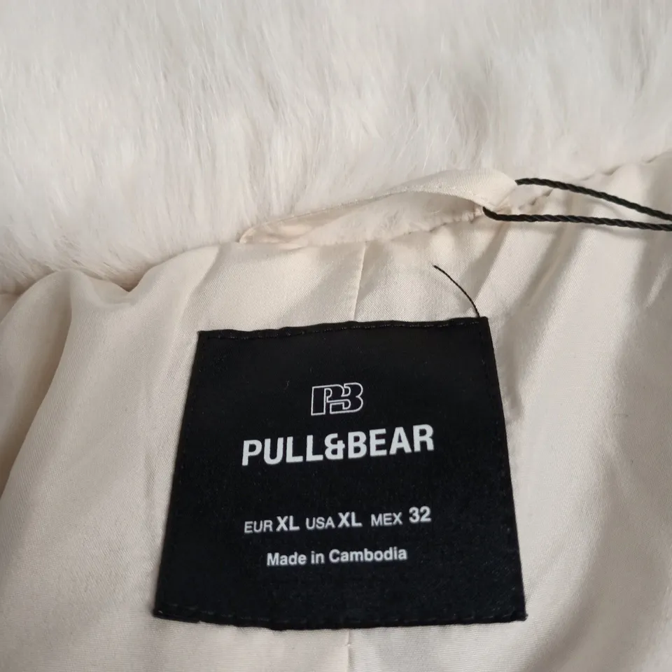 PULL&BEAR WHITE FAUX FUR COAT – EUR XL (US XL, MX 32)