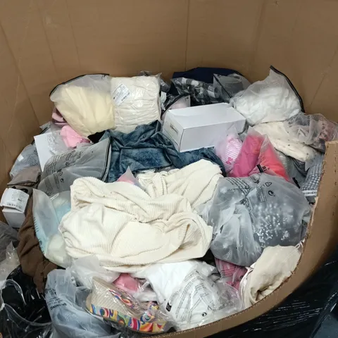 PALLET CONTAINING A LARGE QUANTITY OF UNPROCESSED CLOTHING ITEMS