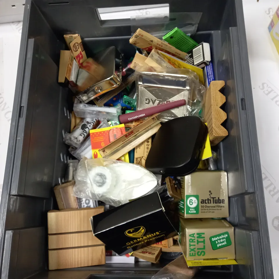 LOT OF APPROX 40 CIGARETTE ACCESSORIES