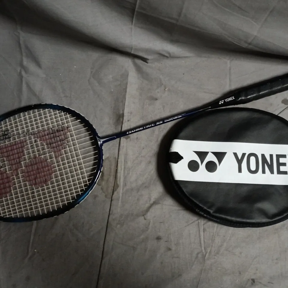 YONEX ISOMETRIC 22 BADMINTON RACKET IN BLACK/BLUE