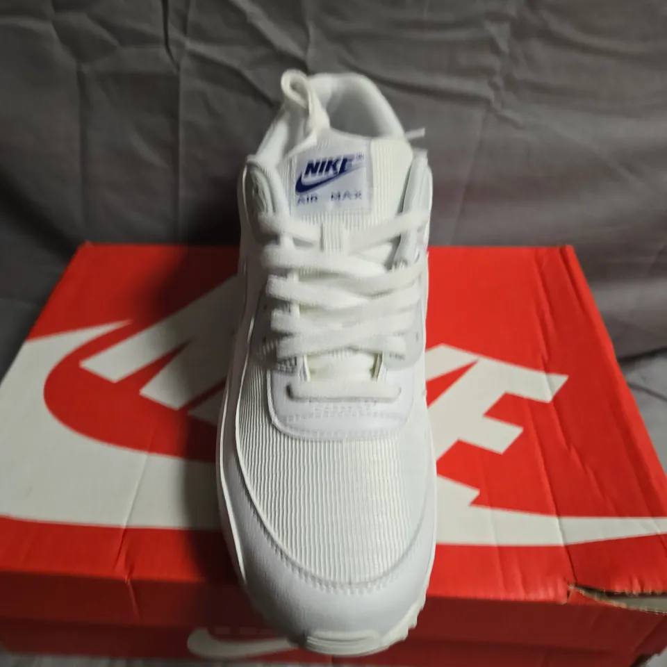 BOXED PAIR OF NIKE AIR MAX 90 TRAINERS - UK SIZE 8.5