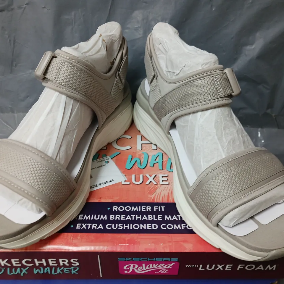 SKECHERS DLUX WALKER SANDAL IN TAUPE - SIZE 7