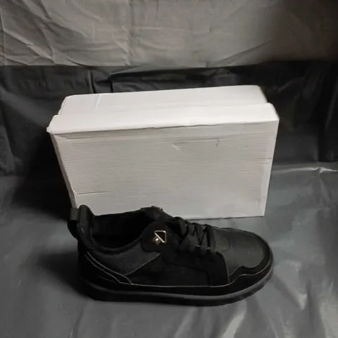 BLACK ATHLETIC SNEAKERS - UK SIZE 6 