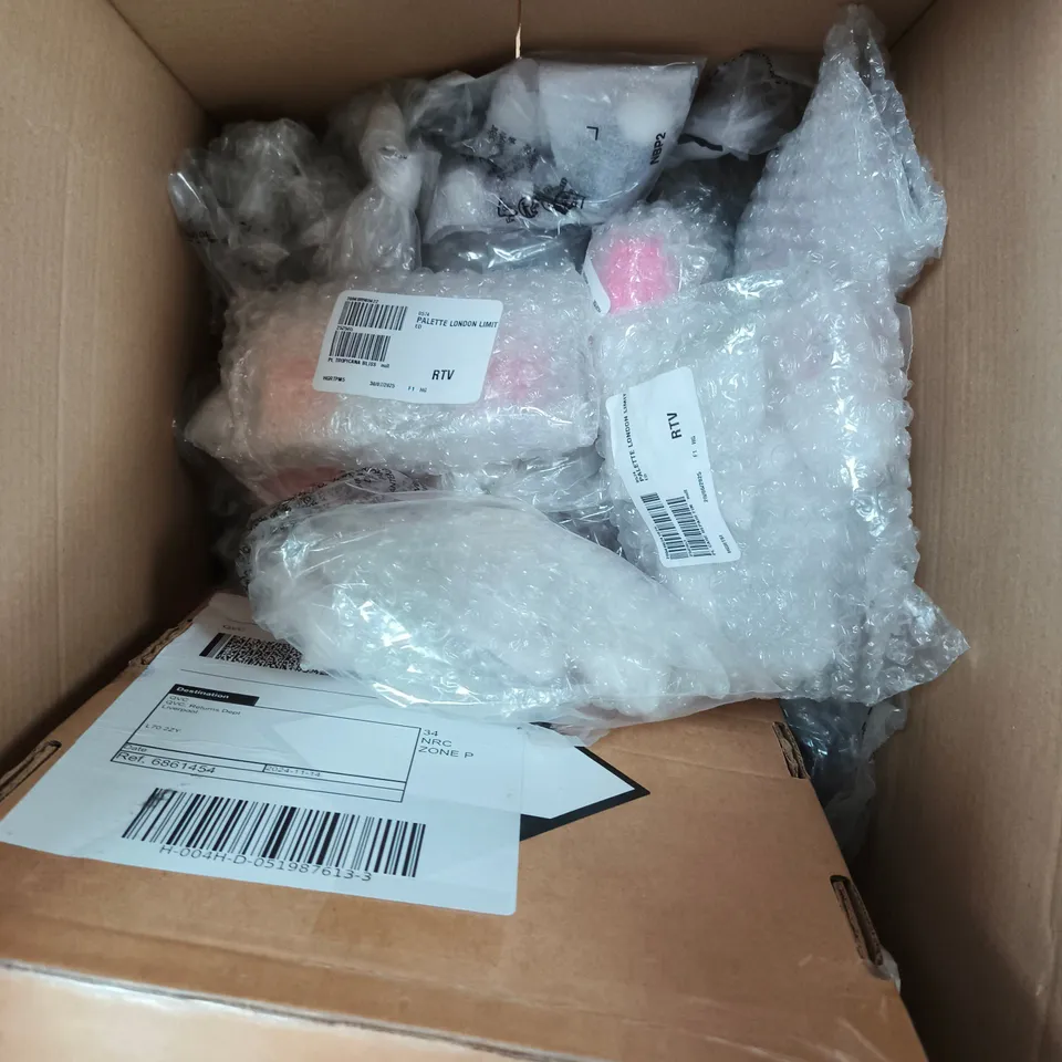 APPROXIMATELY 20 ASSORTED BEAUTY PRODUCTS TO INCLUDE NAIL FILES, NAIL POLISH ETC 