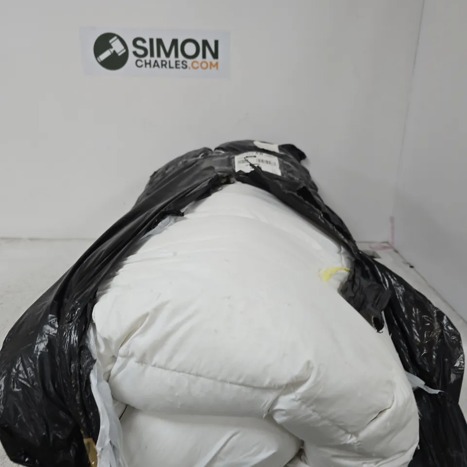 WHITE QUILTED DUVET - SIZE UNSPECIFIED