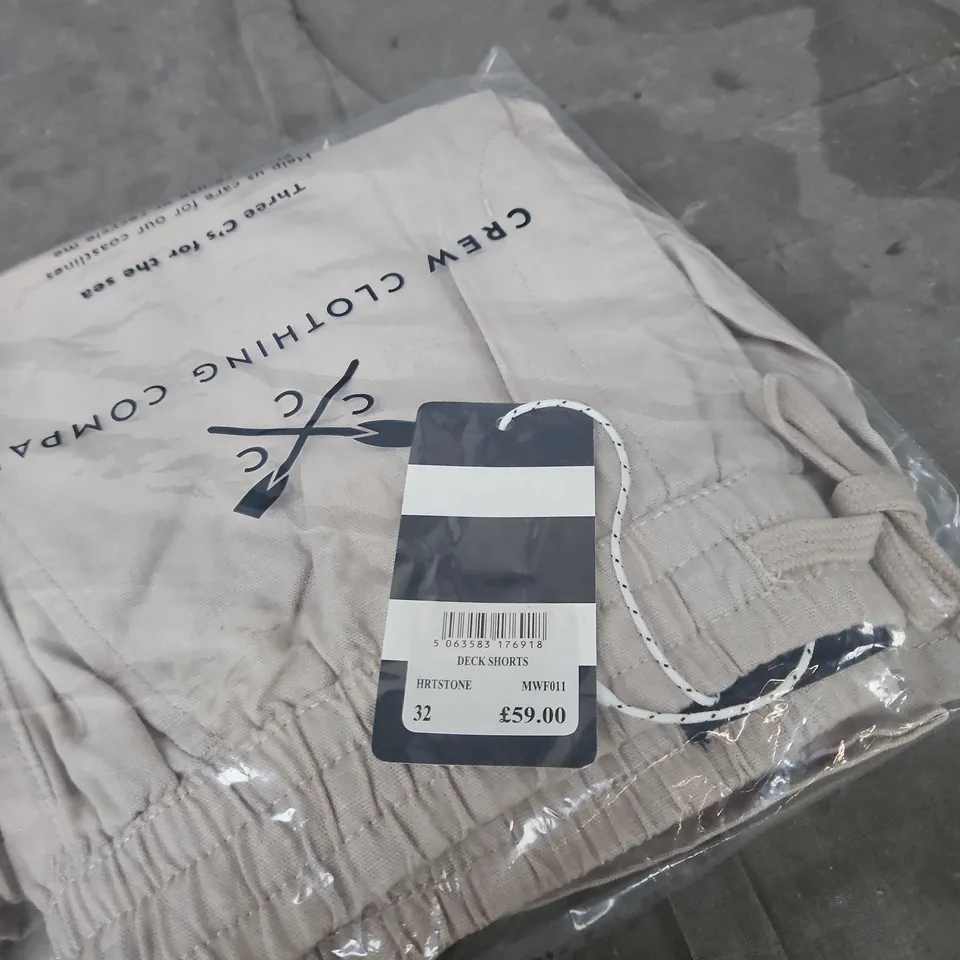 CREW CLOTHING COMPANY DECK SHORTS SIZE 32 BAGGED