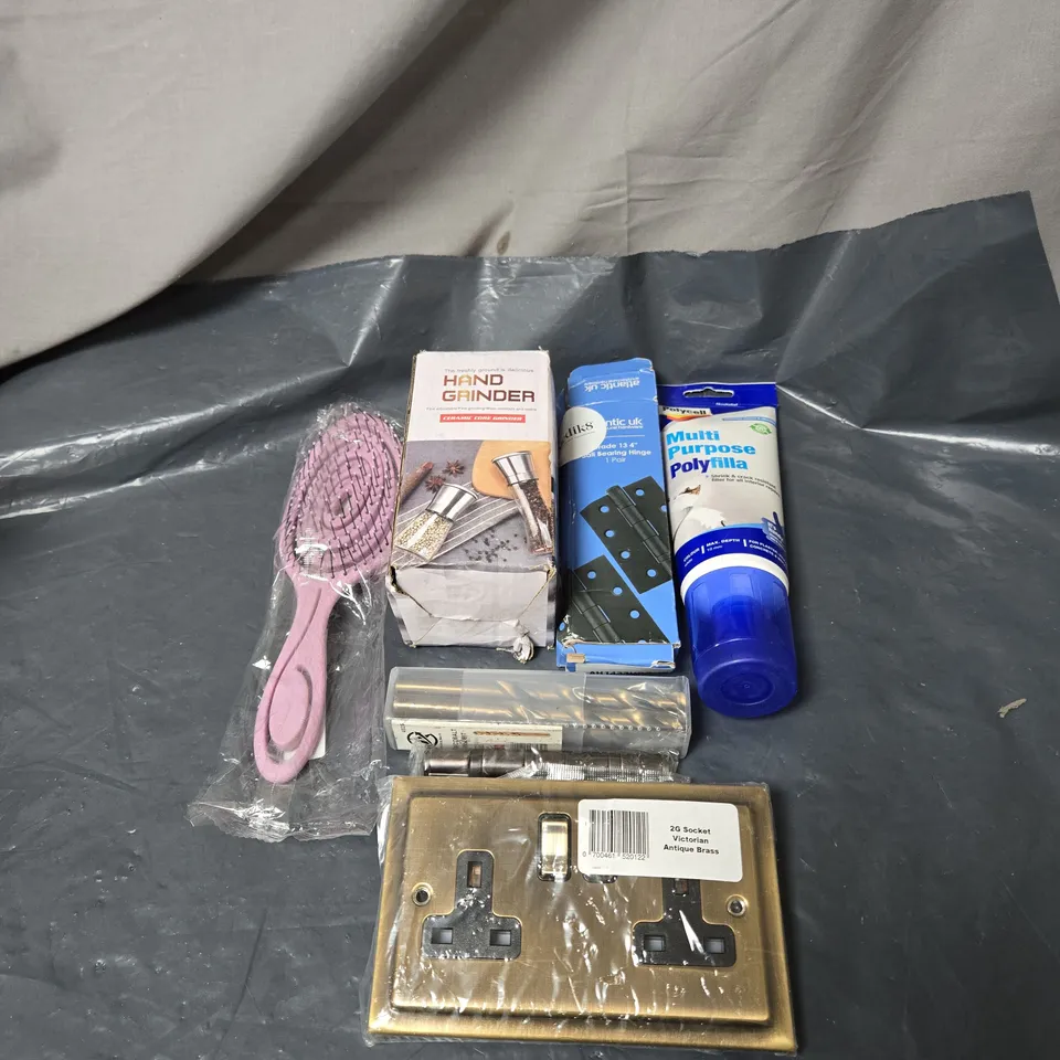 APPROXIMATELY 20 ASSORTED ITEMS TO INCLUDE HAND GRINER, HINGE, BRASS SOCKET, POLYFILLA, HAIR BRUSH ETC