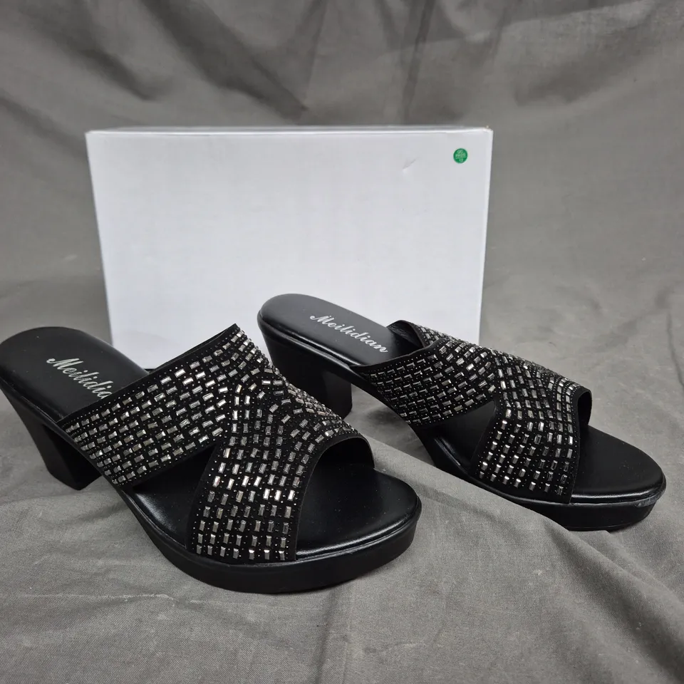 MEILIDIAN BLACK HEELS SIZE 41