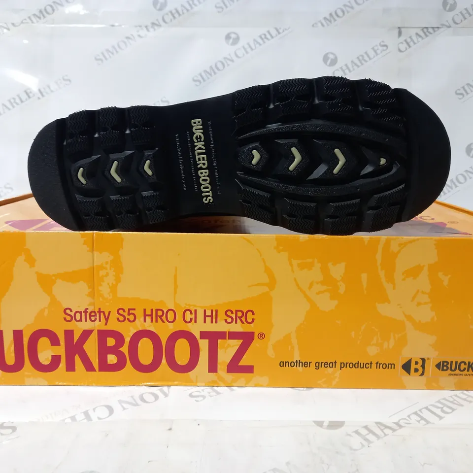 BOXED PAIR OF BUCKBOOTZ KNEE HIGH STEEL TOE SAFETY BOOTS IN BLACK UK SIZE 13