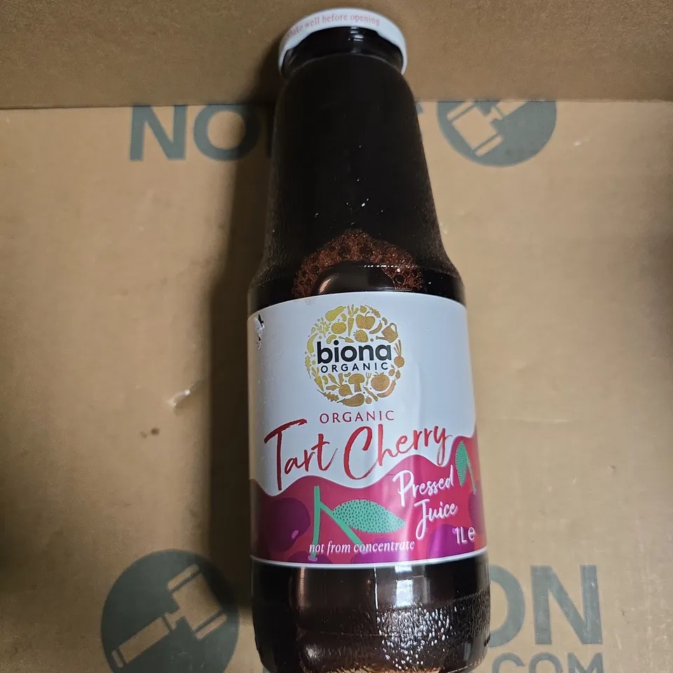 A TOTE OF APROXIMATELY 6 1LITRE ORGANIC TART CHERRY PRESSED JUICE