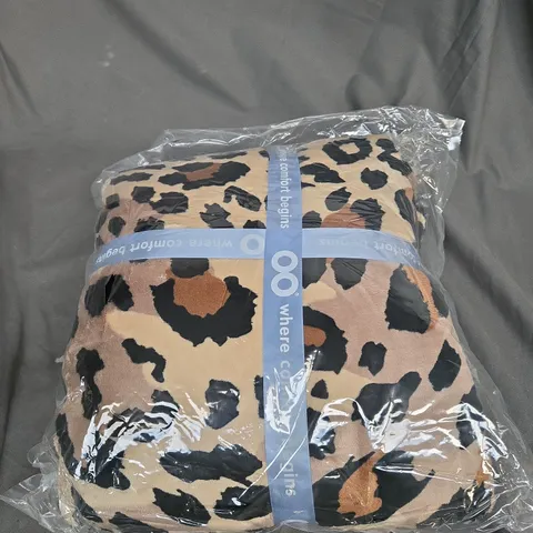 SEALED OODIE HOODED OVERSIZED BLANKET - LEOPARD PRINT 