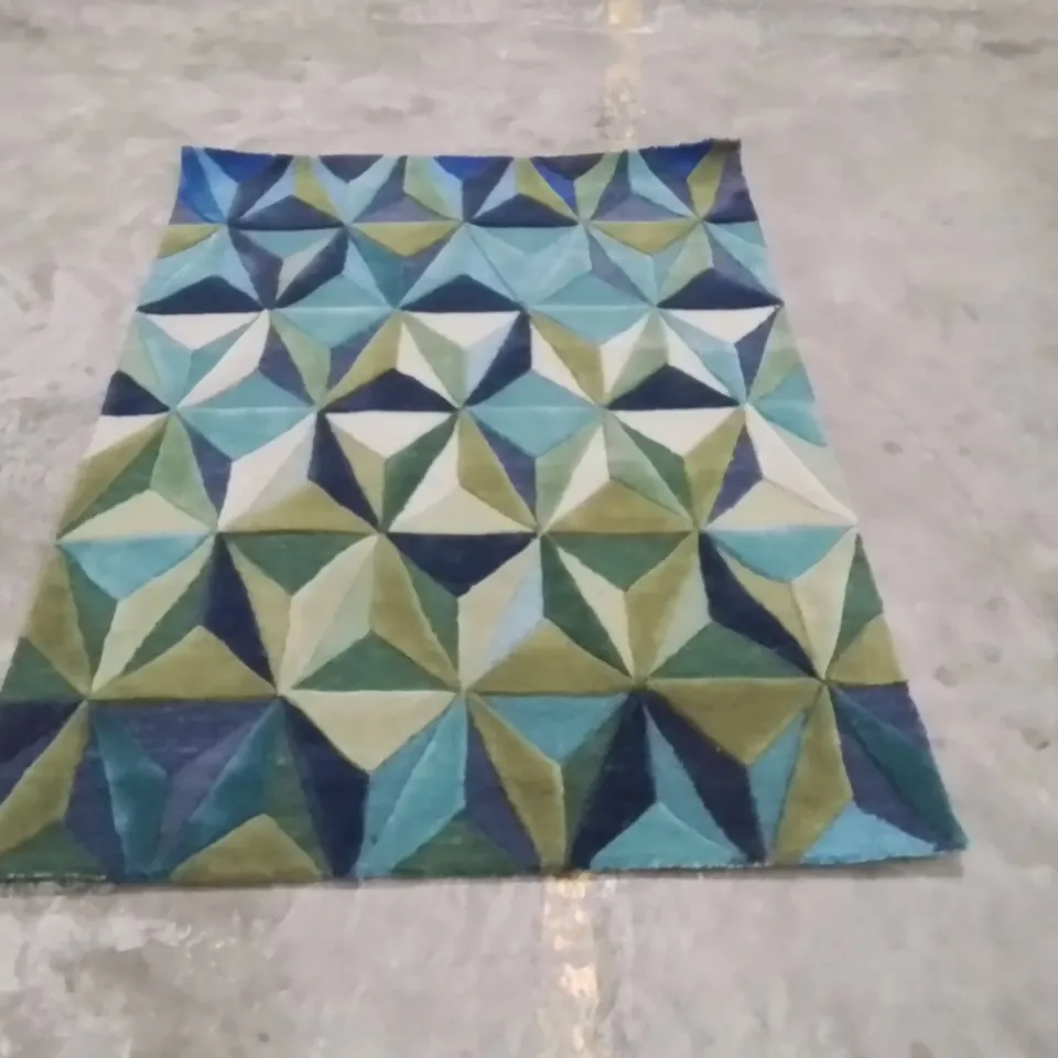 QUALITY DESIGNER AREA RUG - APPROXIMATELY 170X120