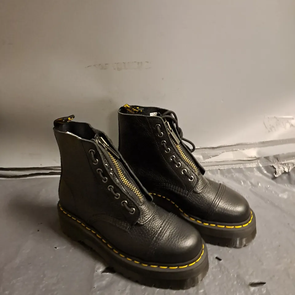 UNBOXED PAIR OF DR MARTENS BLACK ZIP UP BOOTS UK 6.5 