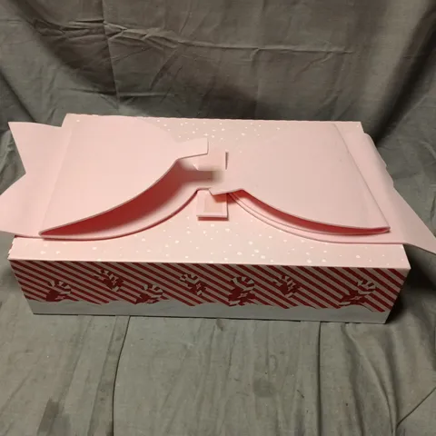 BOXED PLOUISE GIFTSET TO INCLUDE LIP SLEEPING MASK, MAKEUP MELTING MIST, STRETCHY BODY SCRUB, ETC