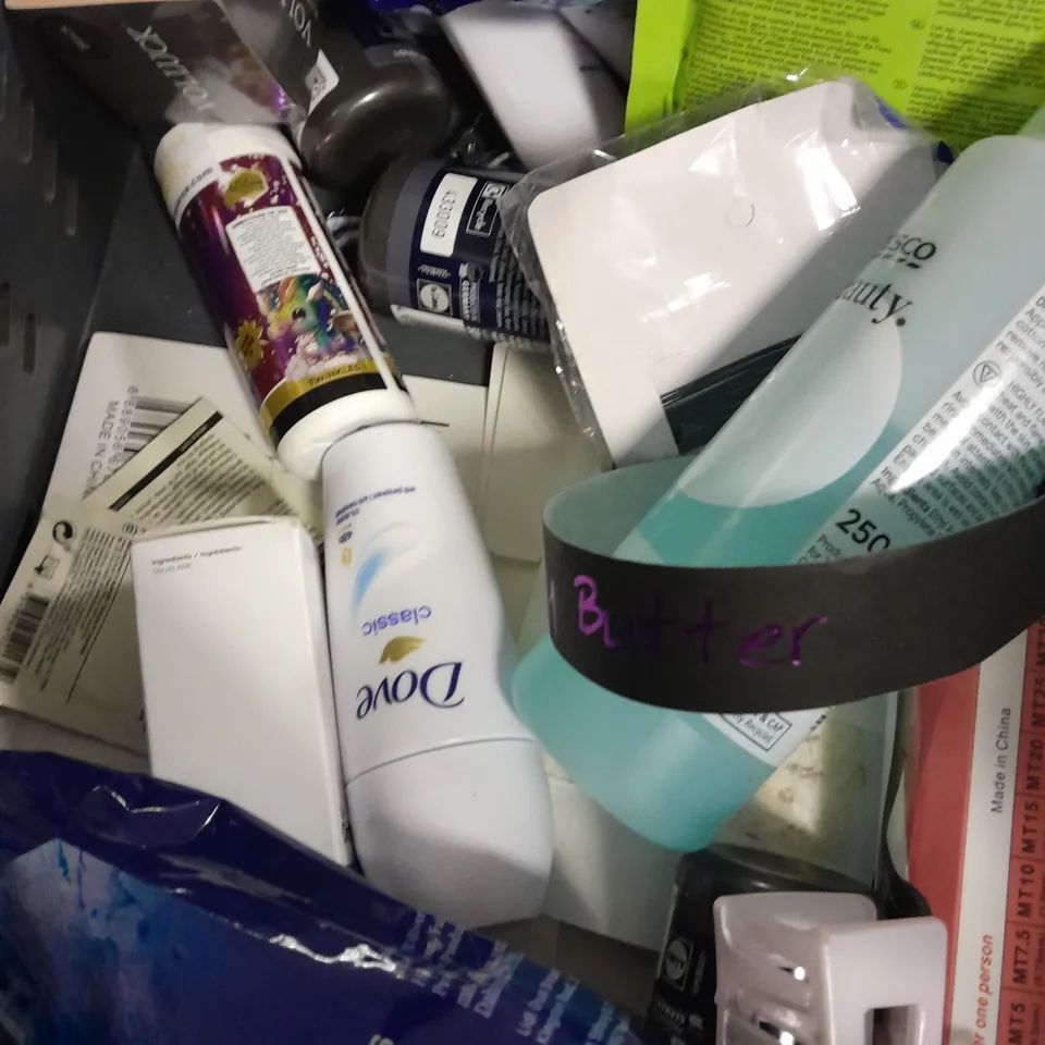 APPROX 20 ASSORTED BEAUTY PRODUCTS TO INCLUDE UPCIRCLE MOISTURISER, DOVE DEODORANT, HAND/NAIL CREAM, ETC