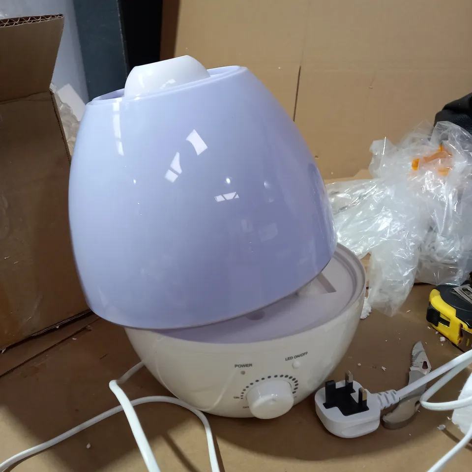 BELL HOWELL COLOUR CHANGING HUMIDIFIER 