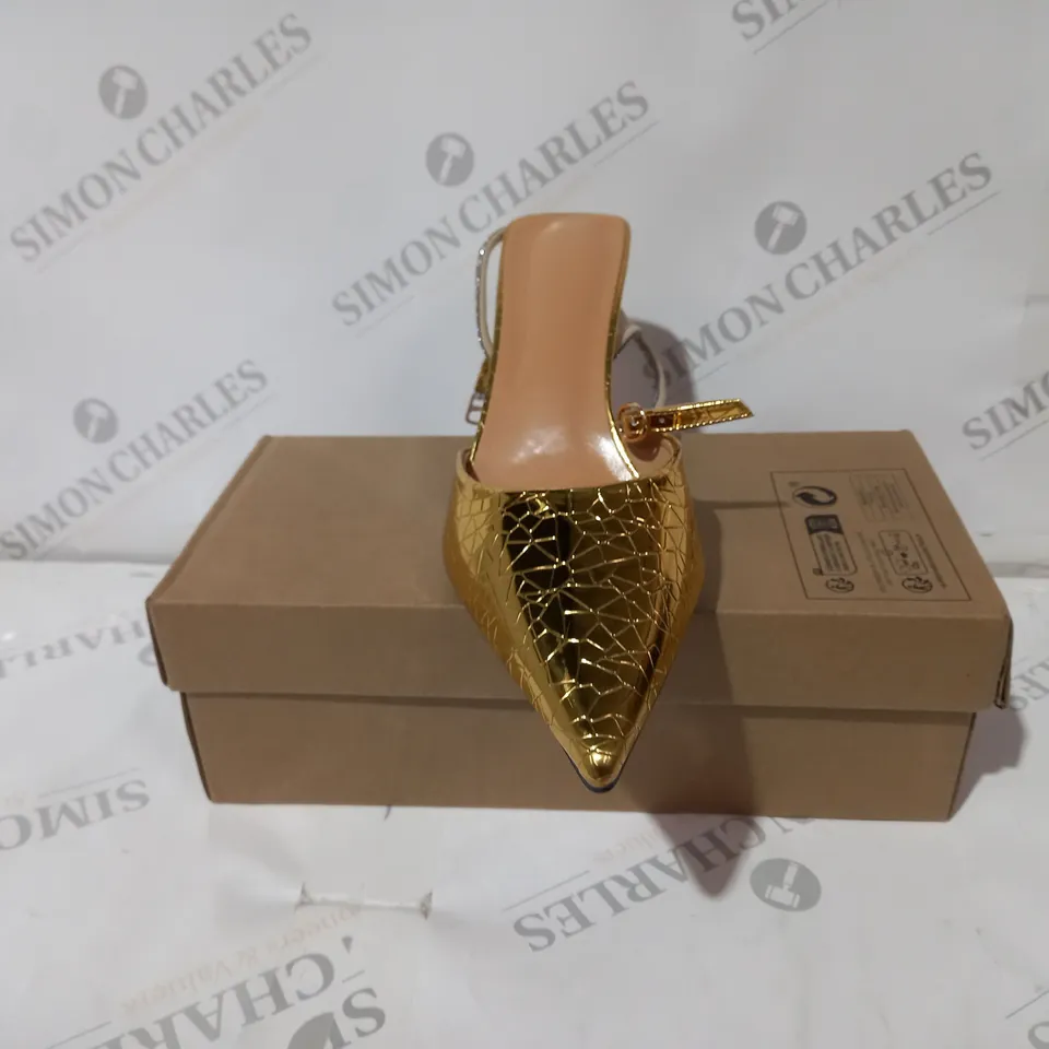 GOLD HEELS SIZE 42