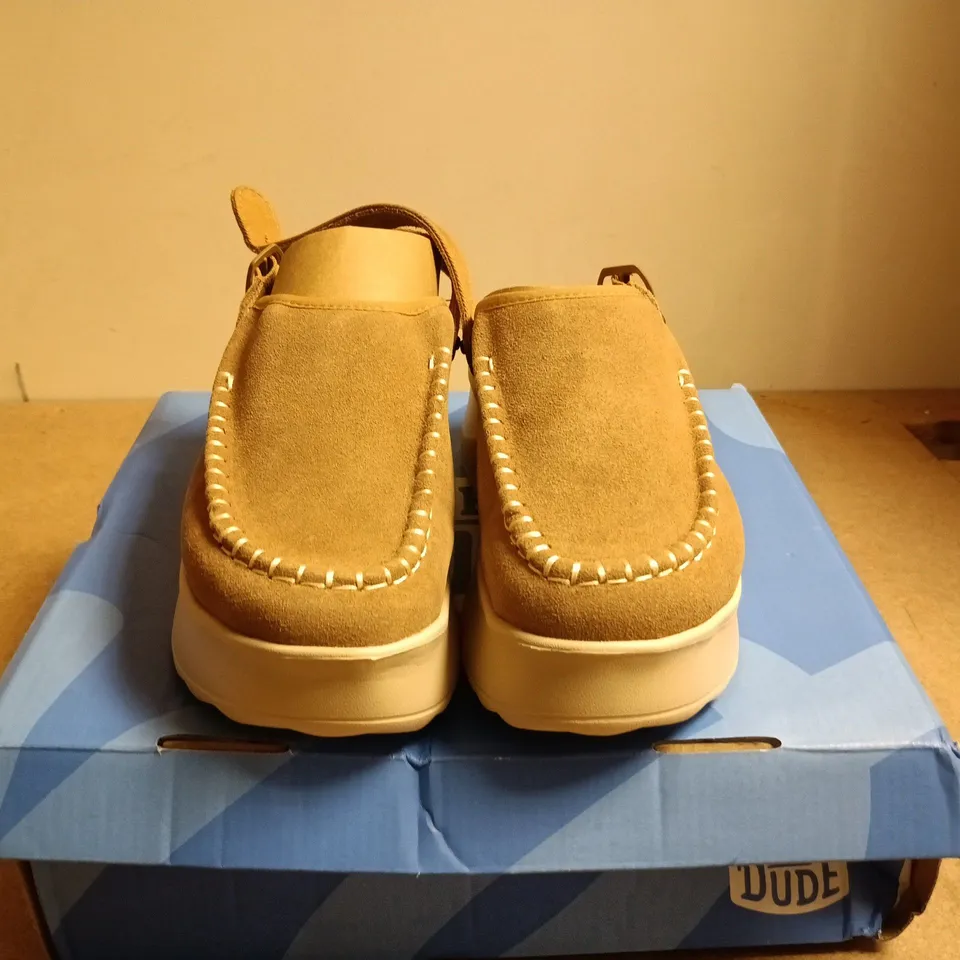 BOXED PAIR OF HEY DUDE DELRAY CLOG SUEDE – TAN, WOMEN'S UK4 (US6, EU37)