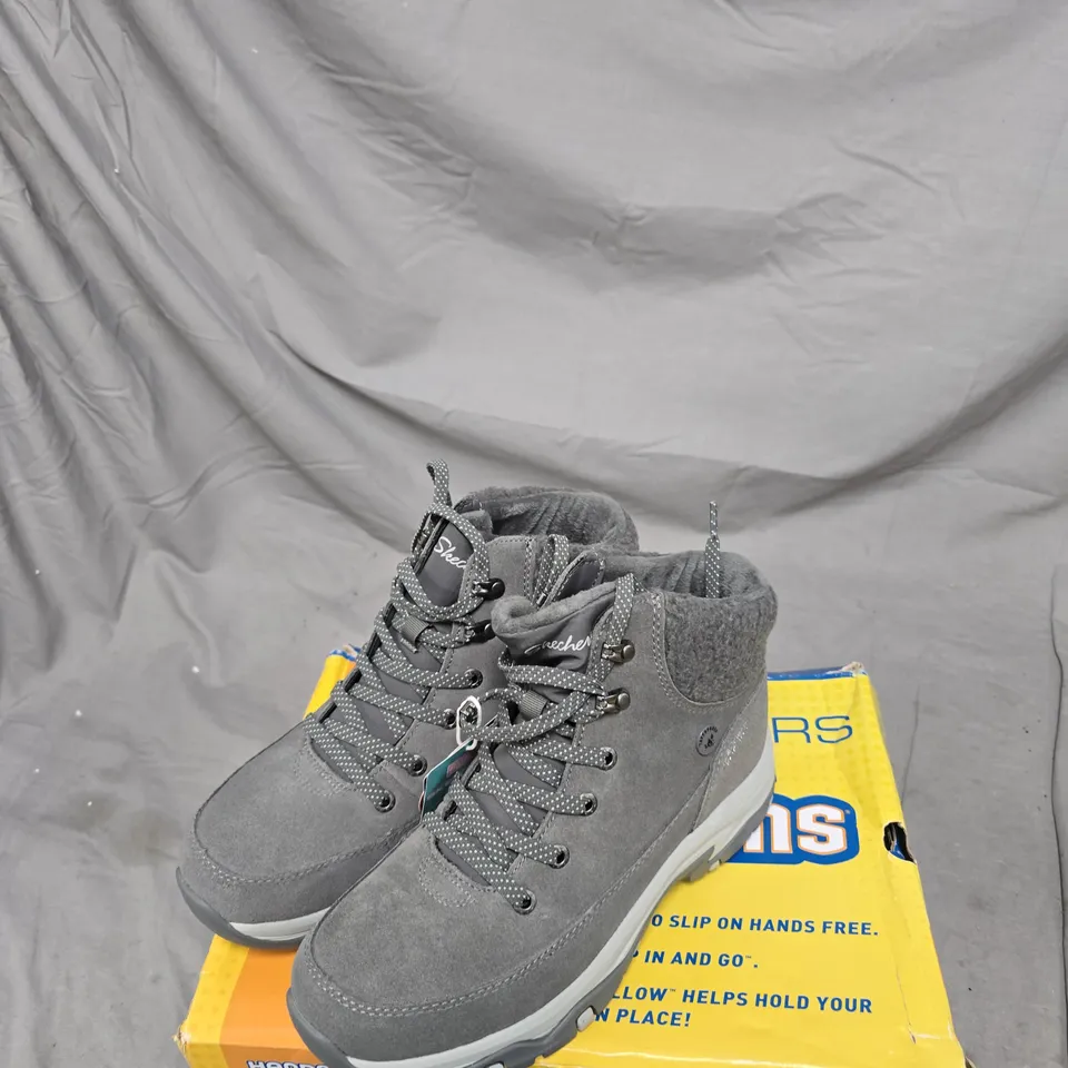 SKECHERS SLIP-INS GREY TRAINERS – UK 5.5