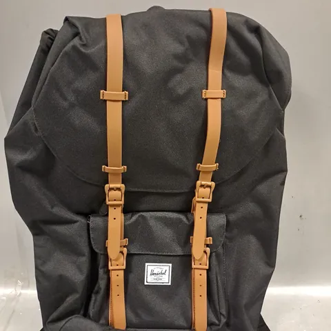 THE HERSCHEL BAG IN BLACK/BROWN