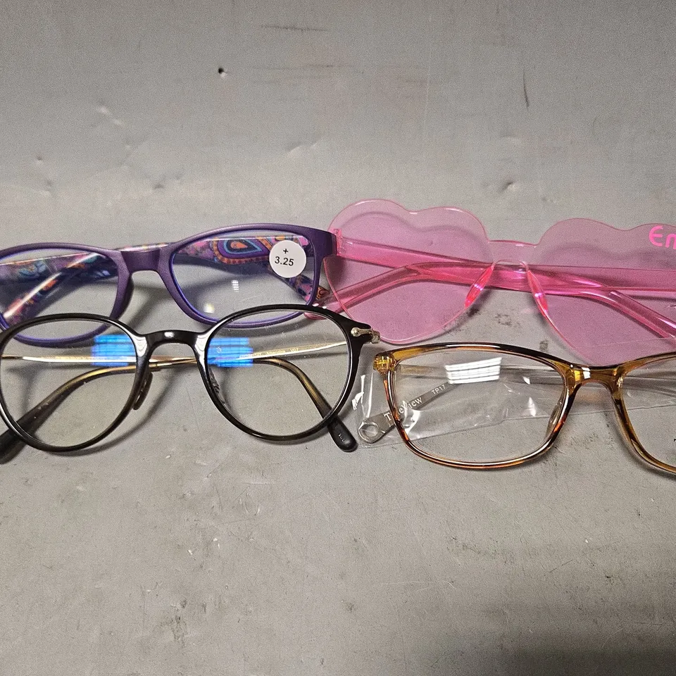 APPROXIMATELY 15 ASSORTED VISION CARE ITEMS TO INCLUDE - EYE WEAR GLASSES , GLASSES , CARRY CASES ETC
