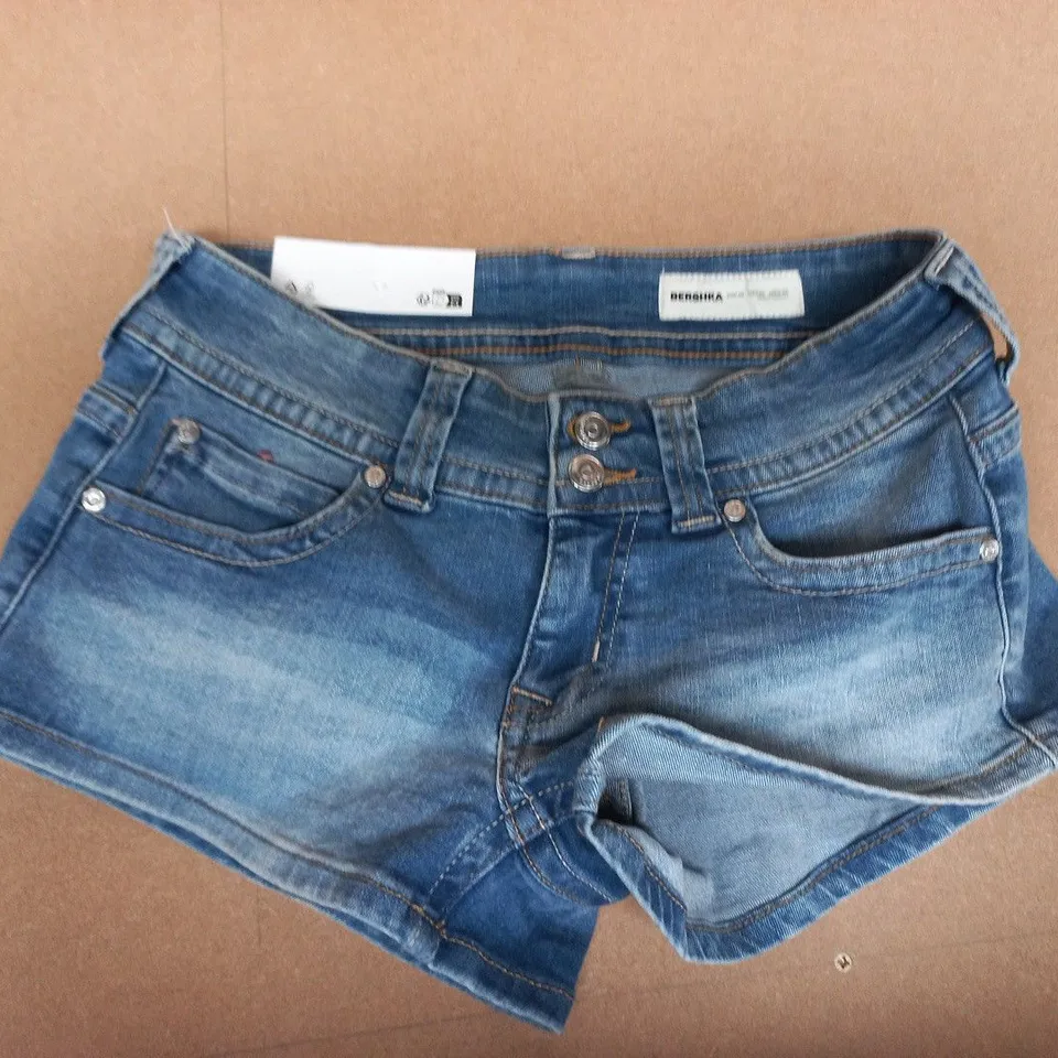 BERSHKA WOMEN'S DENIM SHORTS – BLUE DENIM SIZE EUR 36