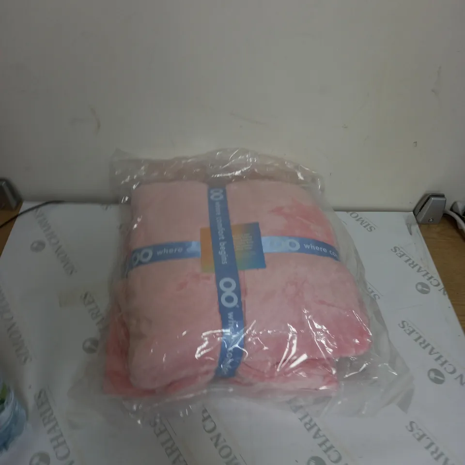 OODIE PINK OVERSIZED WEARABLE BLANKET 