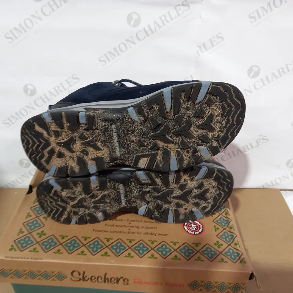 BOXED PAIR OF SKECHERS NAVY BOOTS- SIZE 8