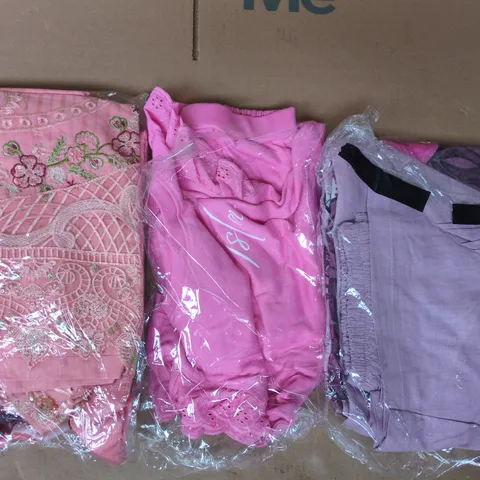 APPROXIMATELY 20 ASSORTED CLOTHING AND FASHION PRODUCTS IN VARIOUS STYLES AND SIZES - COLLECTION ONLY